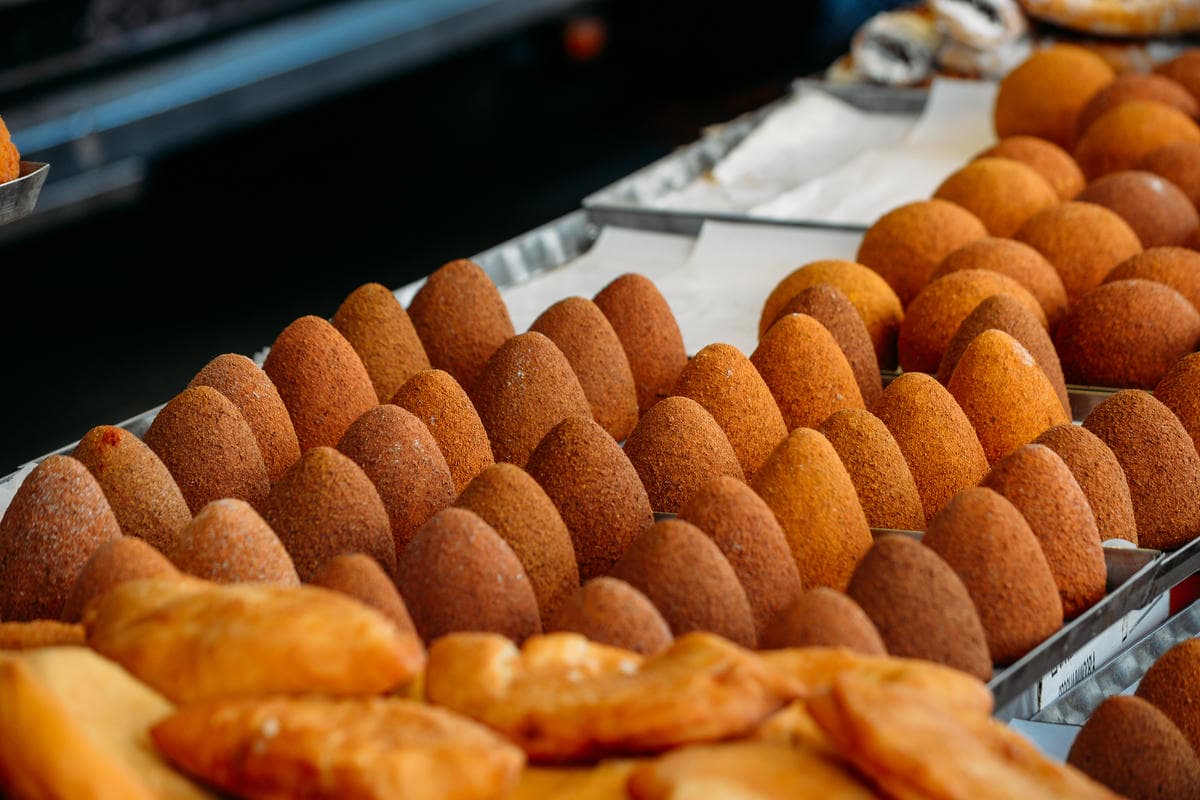 Siamo il paese dove si mangia meglio al mondo, ma quali sono gli street food imperdibili in Italia?