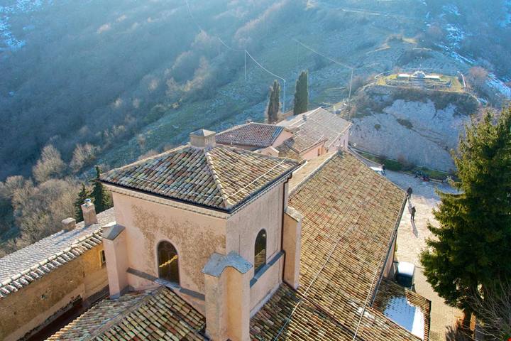 Tutti i papi sono passati da qui: è il santuario in mezzo alle montagne che devi assolutamente visitare anche tu