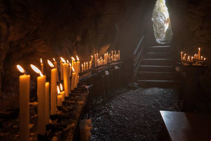 Tutti i papi sono passati da qui: è il santuario in mezzo alle montagne che devi assolutamente visitare anche tu
