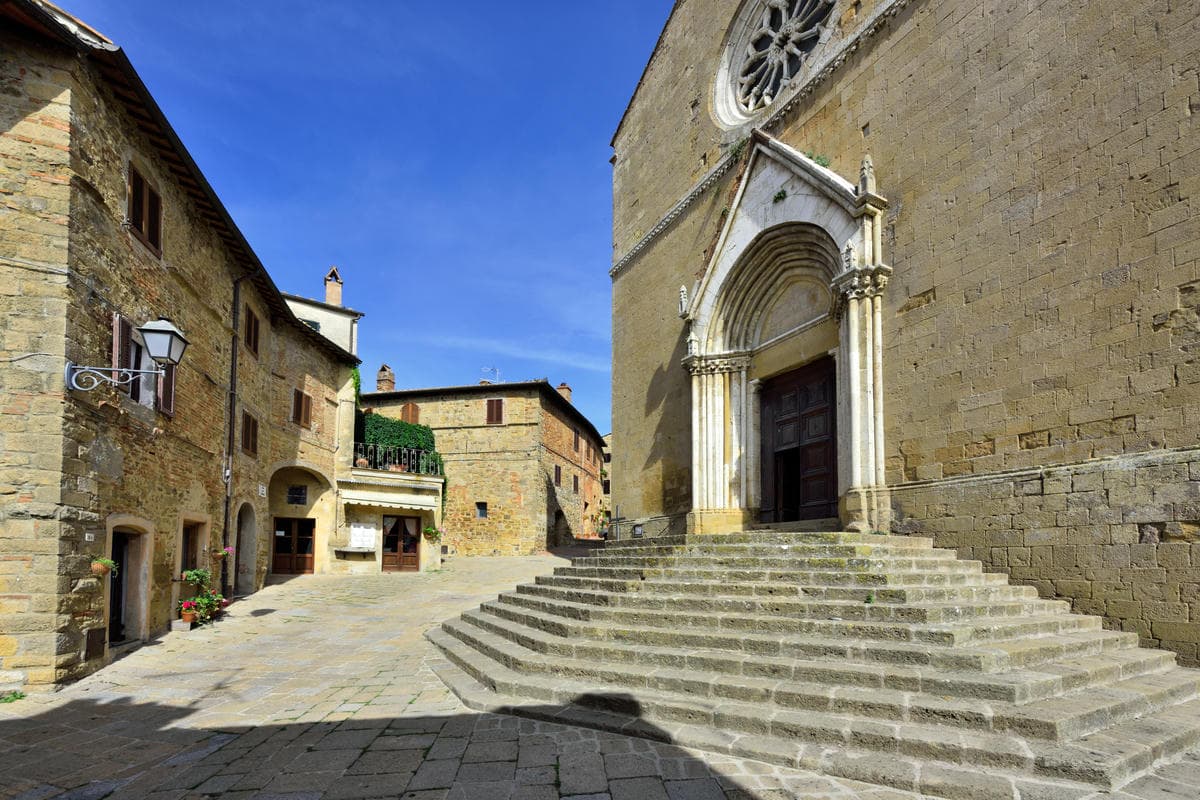 In Toscana hanno inventato il teatro povero: niente lusso, ma solo magia per ritrovarsi insieme grazie all'arte