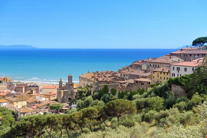 7 borghi di mare che ti regaleranno il primo tuffo del 2026: anche fuori stagione qui l'acqua è una meraviglia