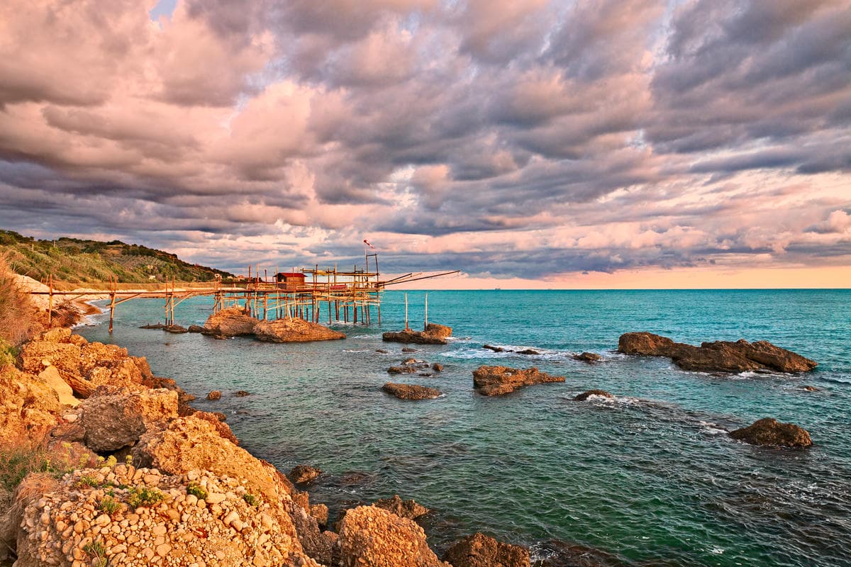 7 borghi di mare che ti regaleranno il primo tuffo del 2026: anche fuori stagione qui l'acqua è una meraviglia