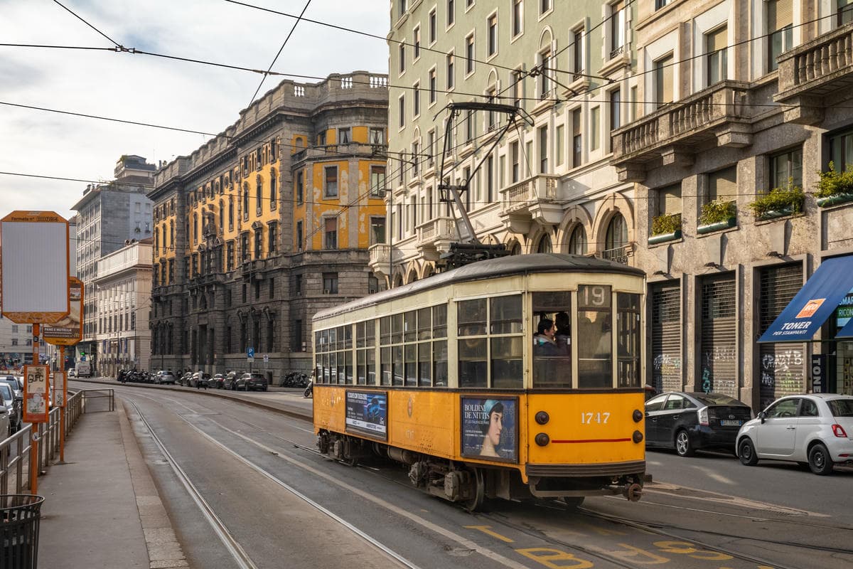 Con pochi euro puoi scoprirle come un local: in queste città i mezzi pubblici hanno davvero un'altra marcia