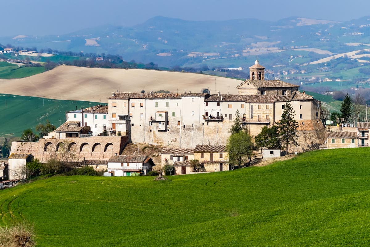 Uno per ogni gusto fino ad arrivare a 9: questi borghi delle Marche hanno una cosa che li unisce e li rende bellissimi