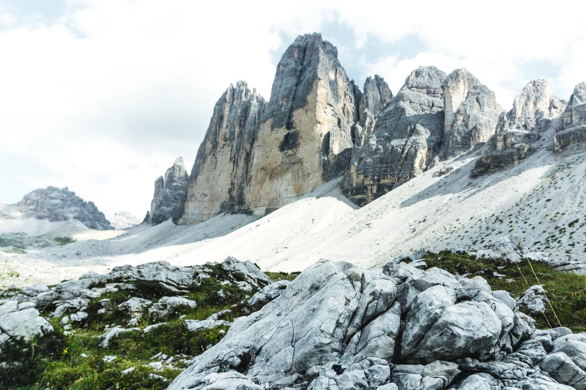 Una favola chiamata Dolomiti: è la porta d'accesso alle montagne dove la settimana bianca si fa indimenticabile