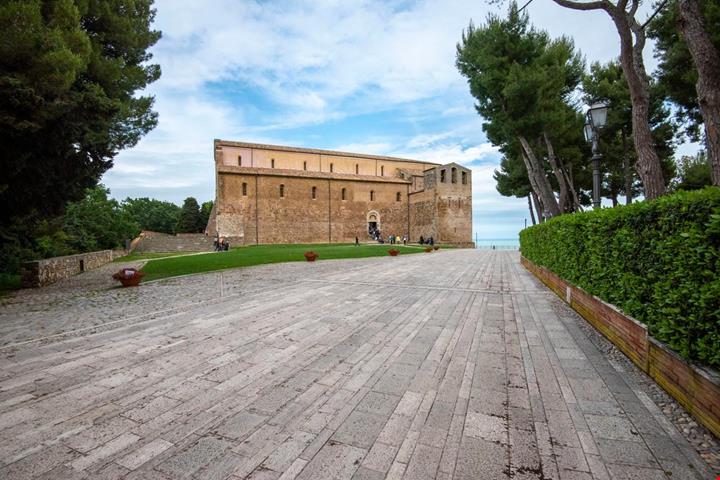 abbazia_san_giovanni_in_venere_2327644747