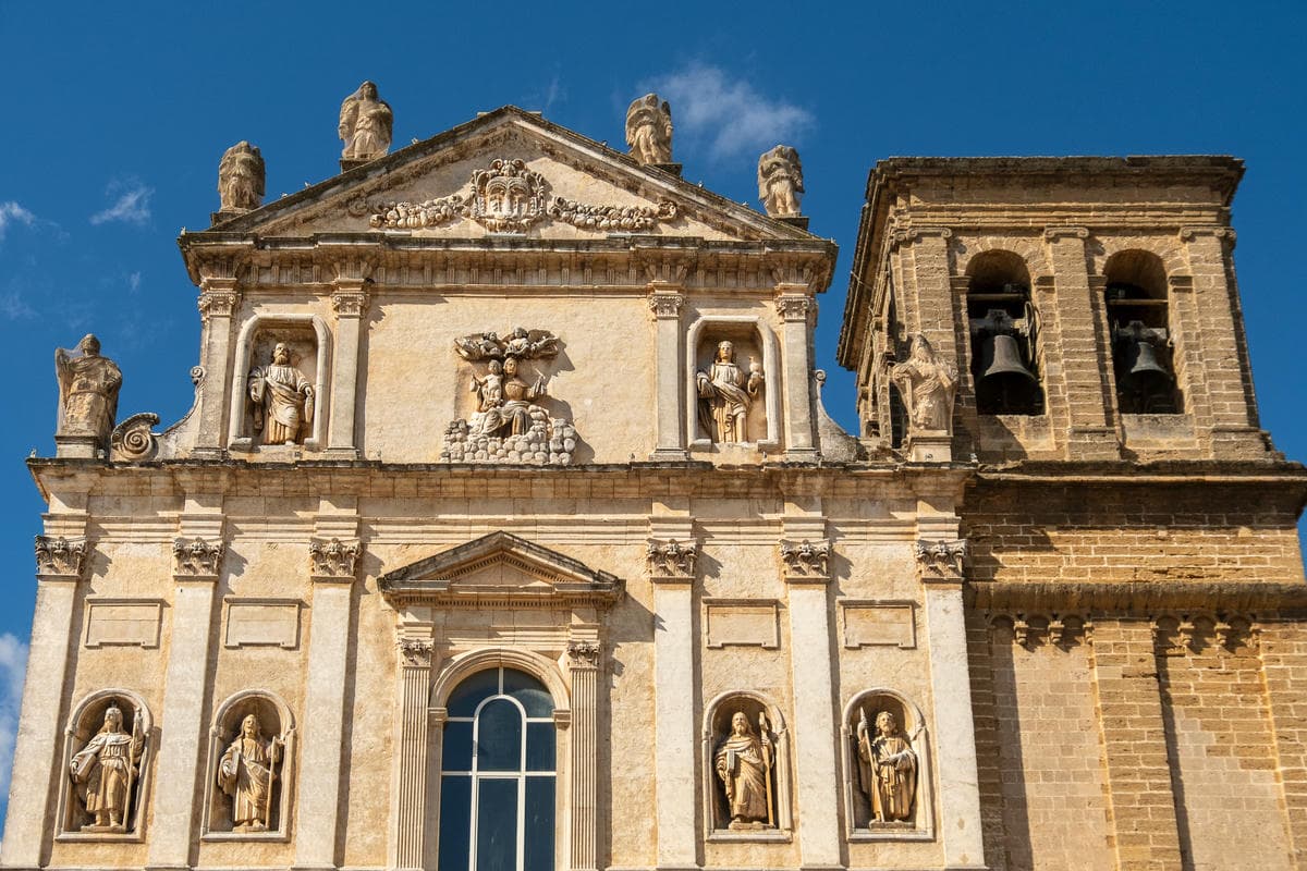 La chiamano città biscotto, ma non è per i suoi dolci: qui ogni casa e palazzo ha un colore davvero insolito