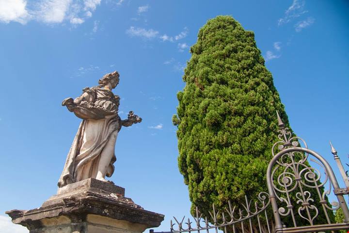 Per vedere la villa più bella d'Italia devi andare in Toscana: tra statue e giardini è un capolavoro senza tempo
