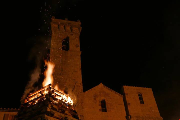 Diventato famoso con un antico monastero, questo borgo tra i boschi è un vero angolo di pace