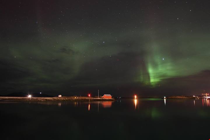 Se cerchi il sole a mezzanotte, questa città ai piedi dell'Artico ti regalerà i colori più belli che ci siano