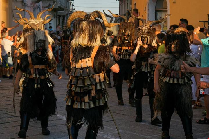 Solo qui il Carnevale è cultura e tradizione popolare: quest'isola ti regala delle feste che non hanno eguali
