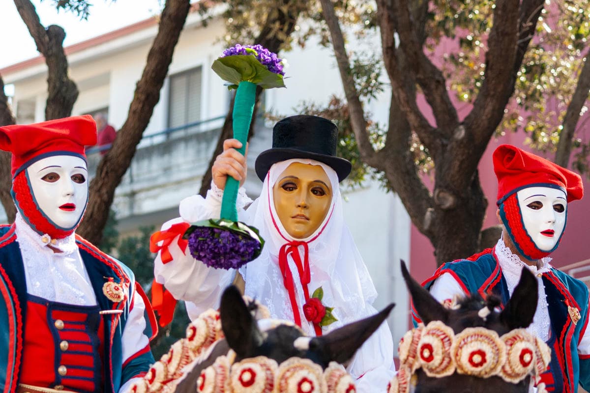 Solo qui il Carnevale è cultura e tradizione popolare: quest'isola ti regala delle feste che non hanno eguali