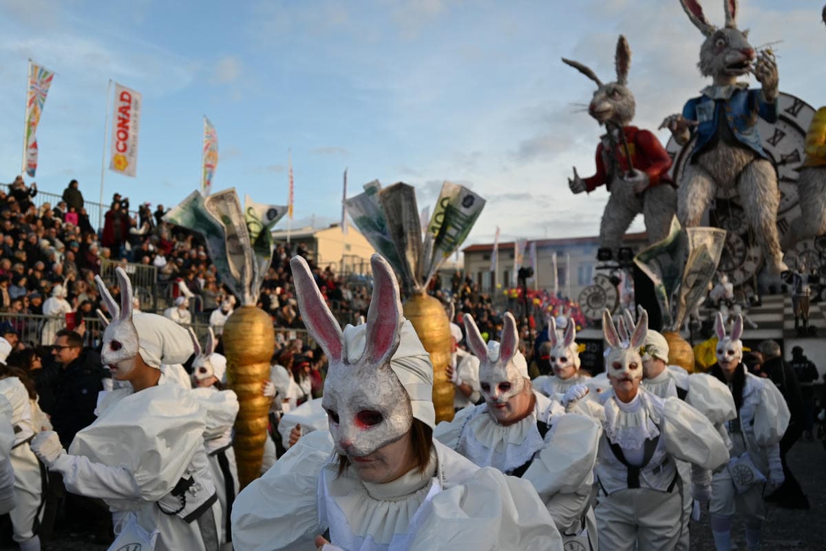 Carnevale di Viareggio 2026: date, programmi e sfilate