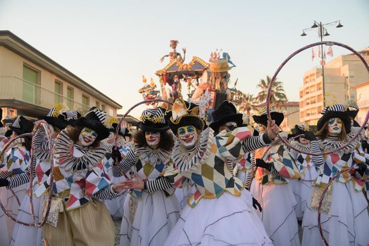 carnevale-viareggio_2261410461