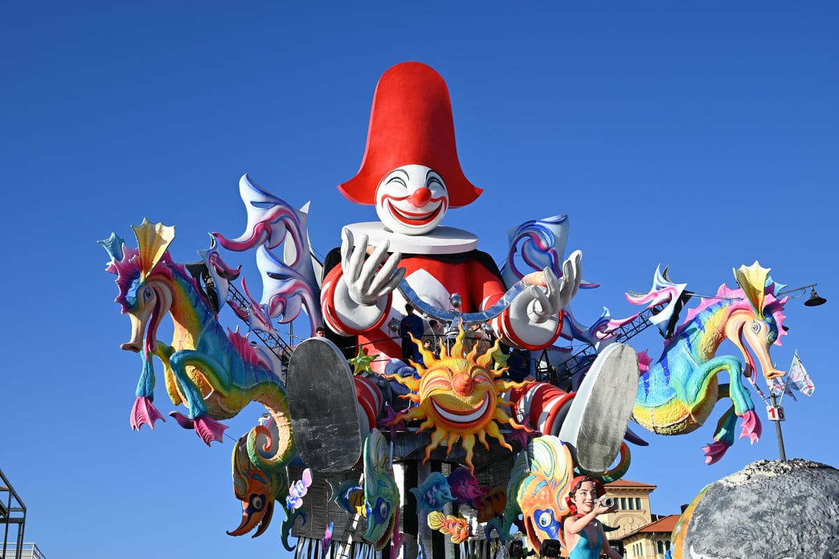 Carnevale di Viareggio 2026: date, programmi e sfilate