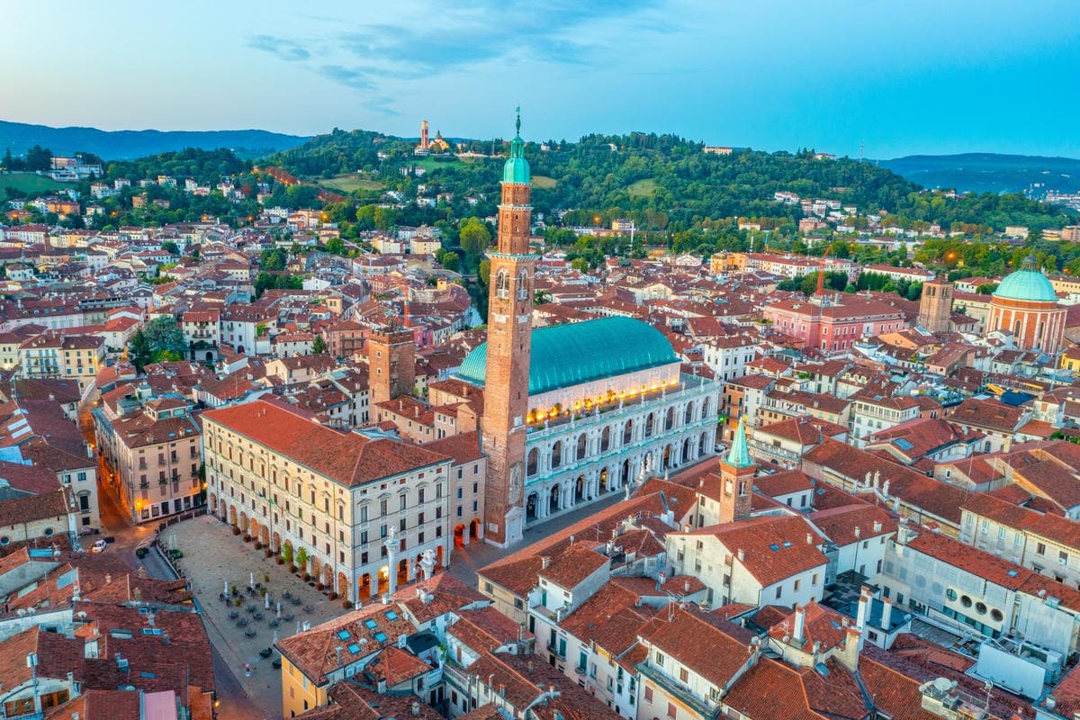 piazza-dei-signori_2341433589