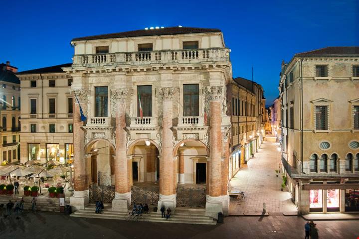 Questa città fa concorrenza a Venezia: meno turisti e più calma, è la vera alternativa da scoprire quest'anno