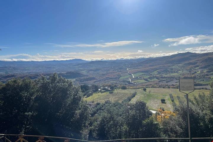 8 artisti per un solo borgo: questo piccolo paese dell'Umbria sta per diventare una vera Terra di Luce