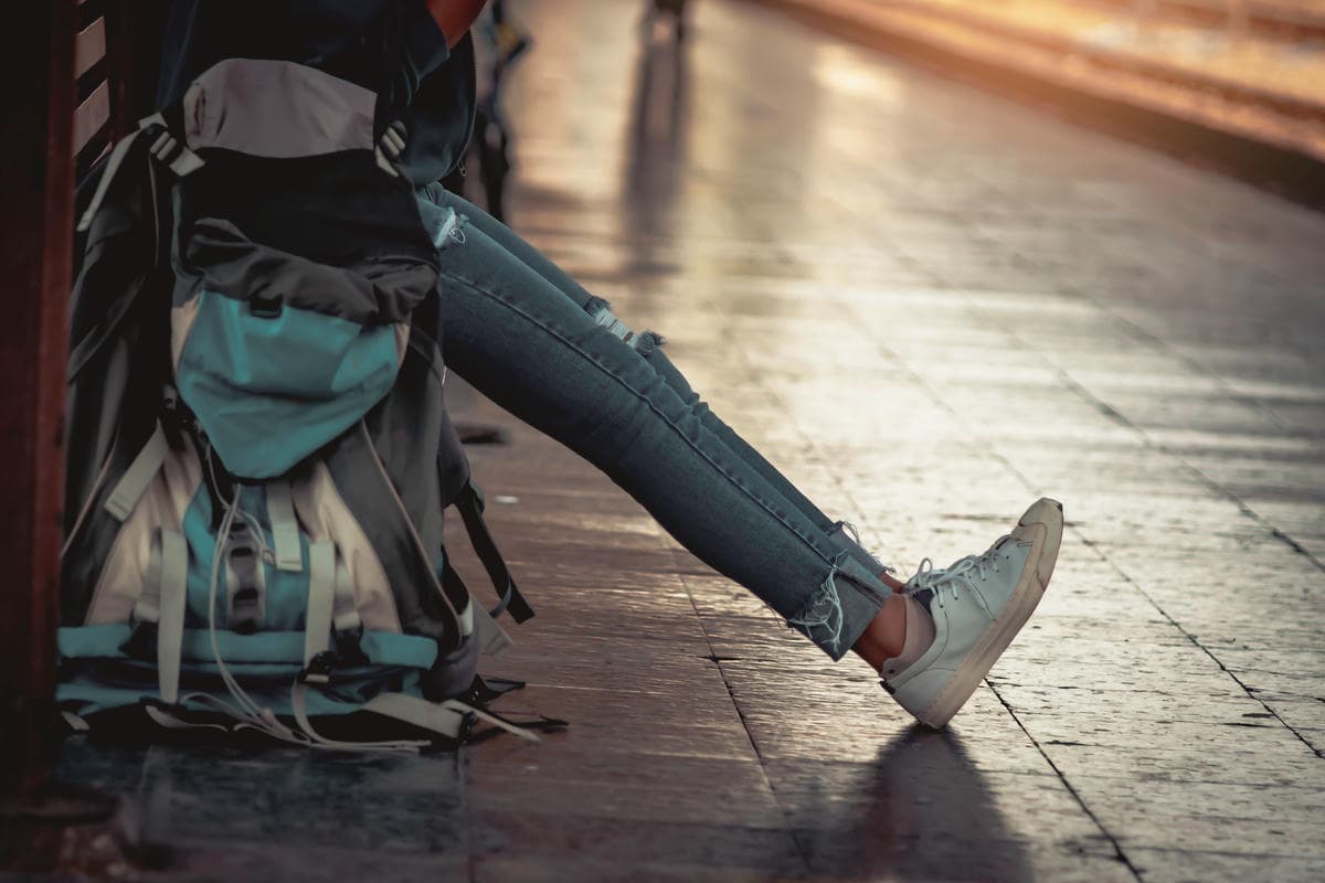 C'è un modo unico per viaggiare in Europa spendendo poco, e sempre più giovani stanno scegliendo di approfittarne