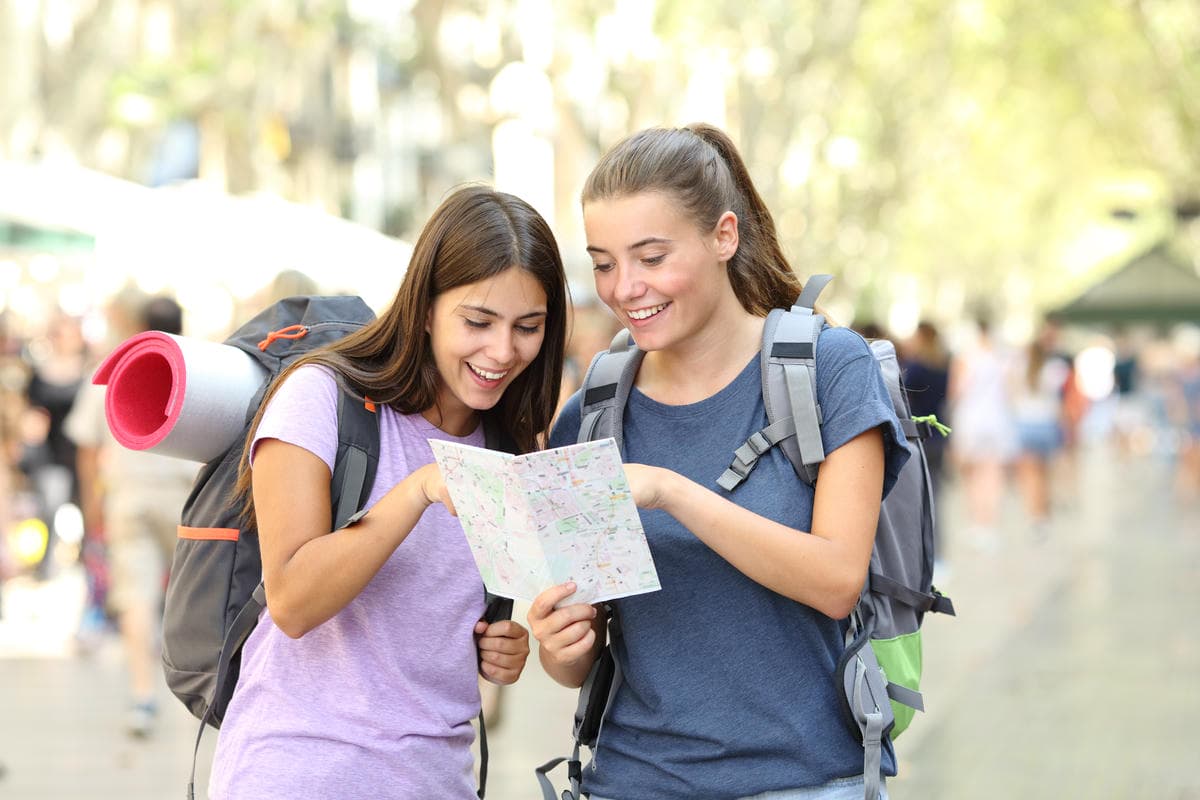 C'è un modo unico per viaggiare in Europa spendendo poco, e sempre più giovani stanno scegliendo di approfittarne