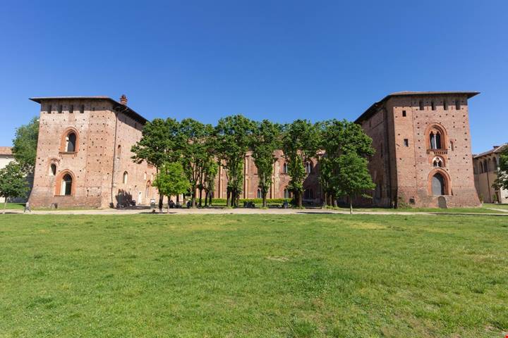 La sua è l'unica piazza concava in Italia: una meraviglia rinascimentale a meno di un'ora da Milano