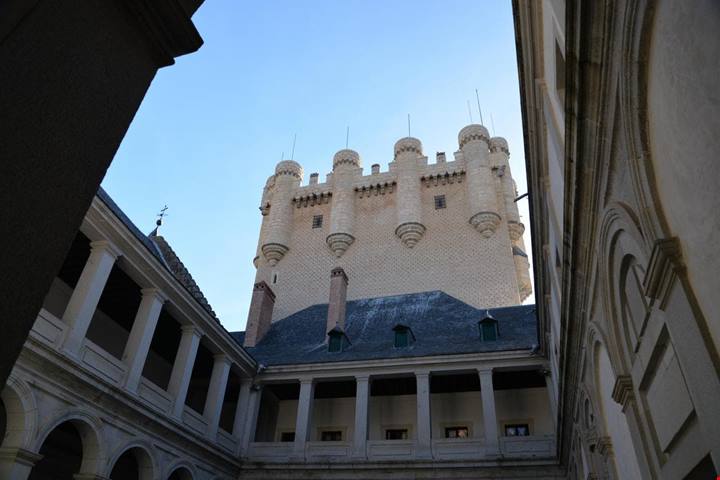 Il castello che ha ispirato Walt Disney sembra uscito dal mondo delle fiabe: ecco dove si trova