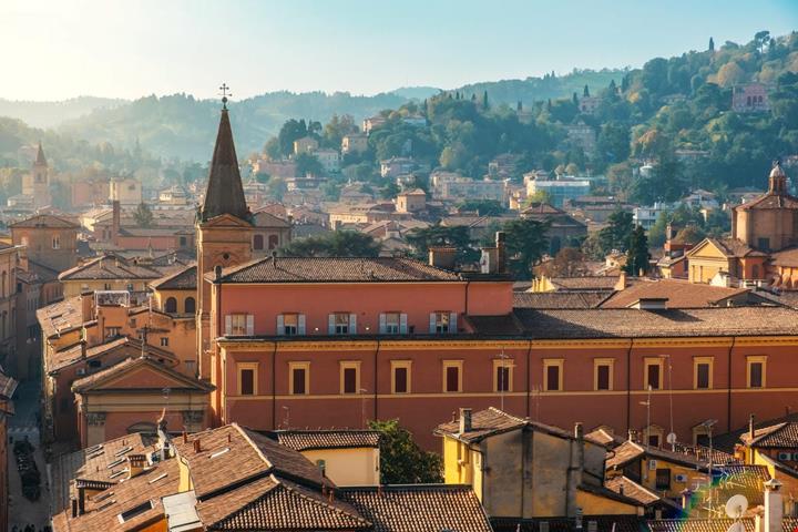 bologna_2562760543