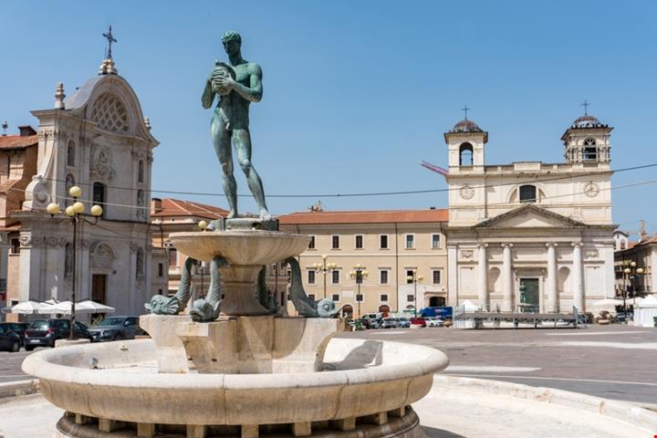 citta-aquila-piazza