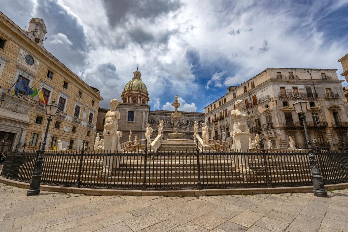 Il monumento più bello della città ha la storia più controversa: continua a far parlare di sé da 400 anni