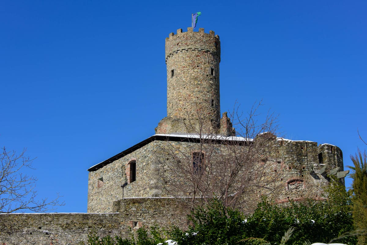 Il borgo più prezioso della Liguria che racconta la sua storia con un intreccio di fili d'oro e argento