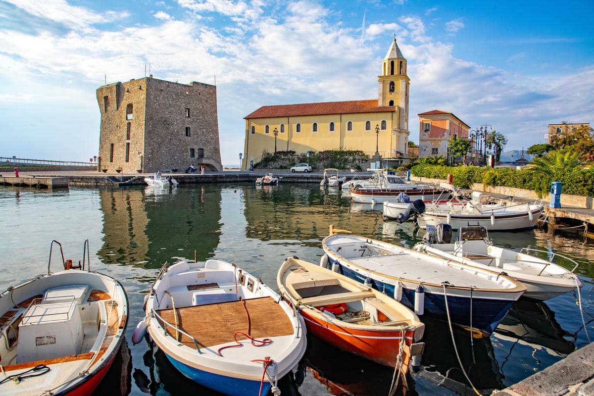 Acciaroli, il borgo della longevità in Campania