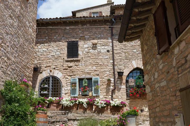 Ci abitano meno di 50 persone: questo borgo in Umbria è un vero paradiso della tranquillità
