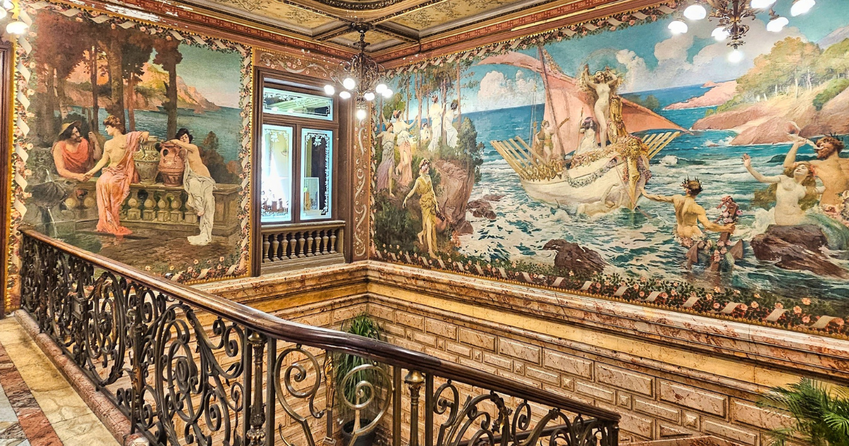 In questa città ai piedi dei Pirenei l'Art Déco incontra la Spagna: un gioiello francese ancora poco conosciuto