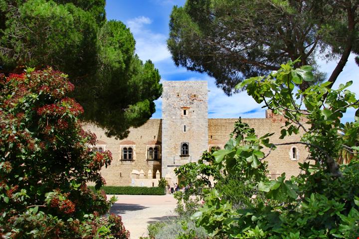 In questa città ai piedi dei Pirenei l'Art Déco incontra la Spagna: un gioiello francese ancora poco conosciuto