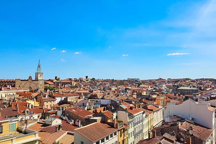 In questa città ai piedi dei Pirenei l'Art Déco incontra la Spagna: un gioiello francese ancora poco conosciuto