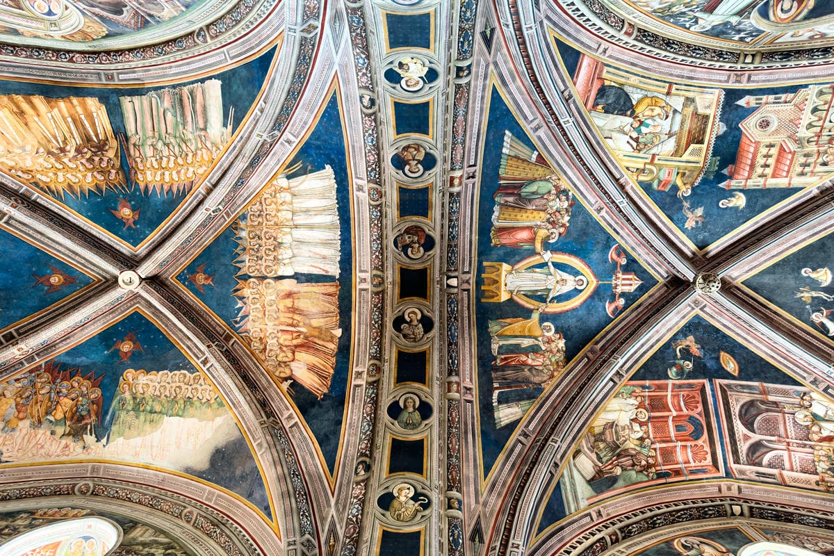 La basilica più colorata che tu abbia mai visto: si trova nel cuore della città del pasticciotto