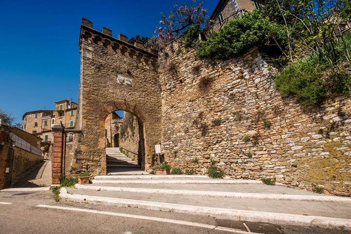 Vicino Siena c'è il borgo dell'olio: qui si mangia davvero bene