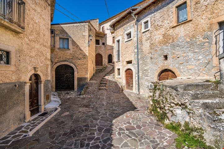 navelli-borgo-scorcio