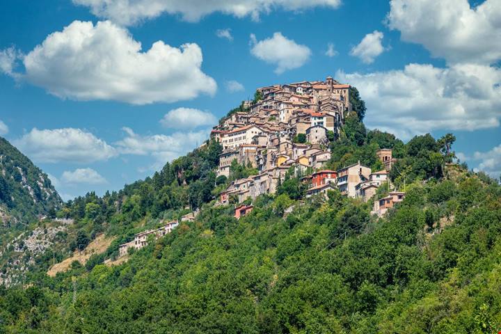 Pane DOP e panorami mozzafiato a un'ora da Roma: il borgo segreto che ti stupirà con la sua incredibile semplicità