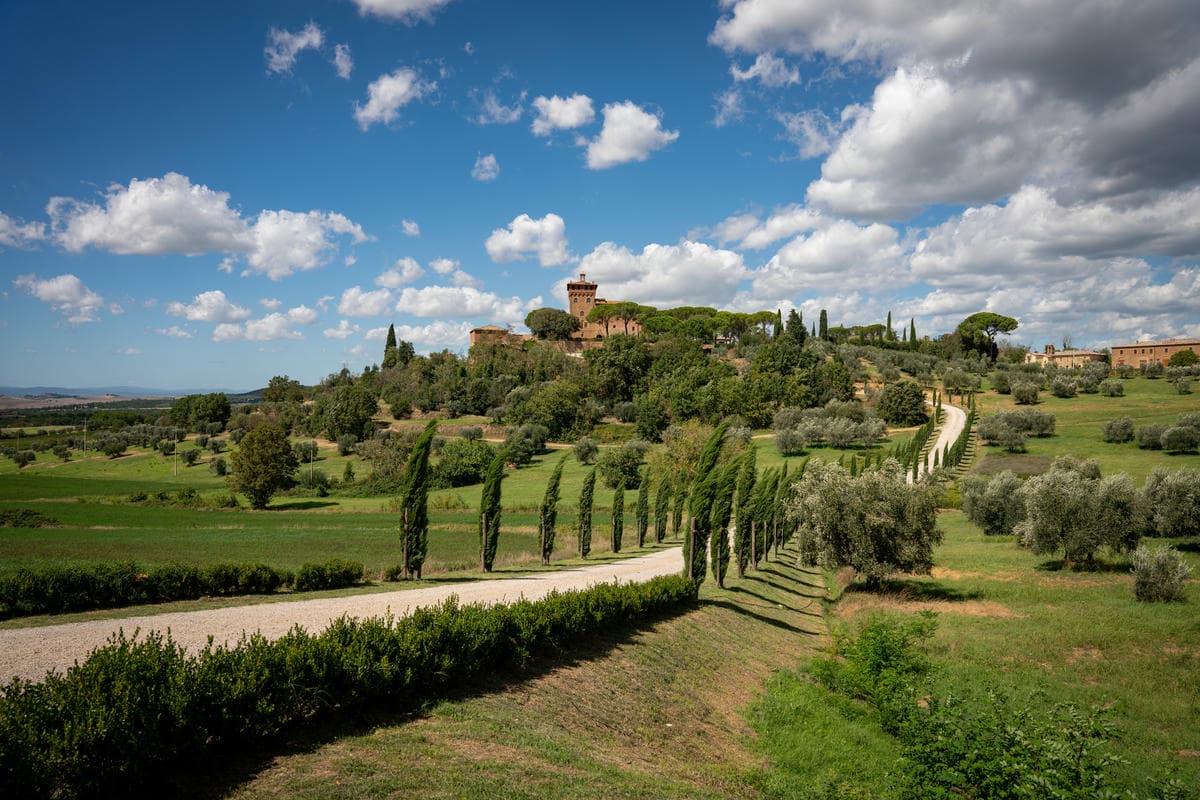 In questo borgo la piazza principale è una vasca termale: un luogo unico al mondo nascosto in Toscana