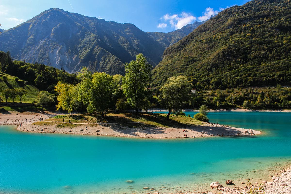 Sono i laghi più belli del Trentino dove farsi un bagno