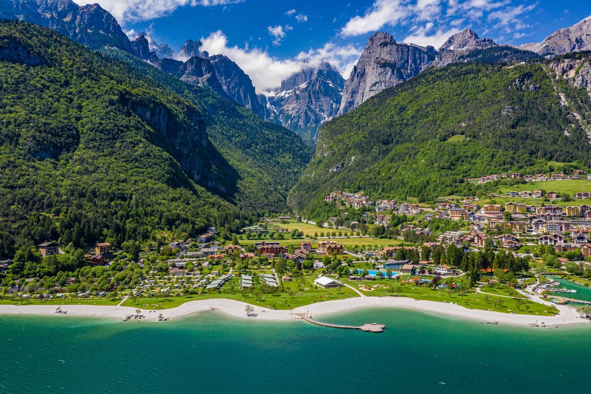 Sono i laghi più belli del Trentino dove farsi un bagno