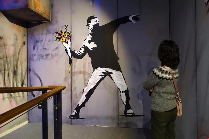 banksy_2408047439