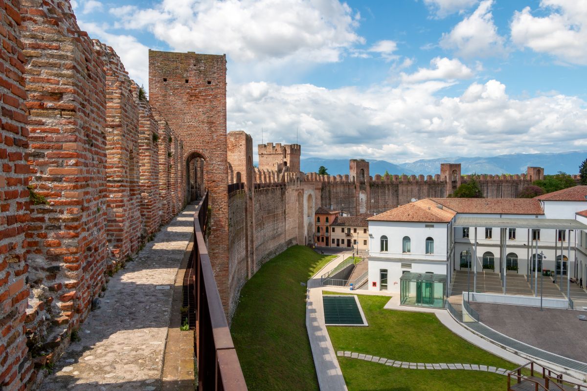 Il borgo fortificato più bello d'Europa è in provincia di Padova: la sua passeggiata sulle mura che ti toglierà il fiato