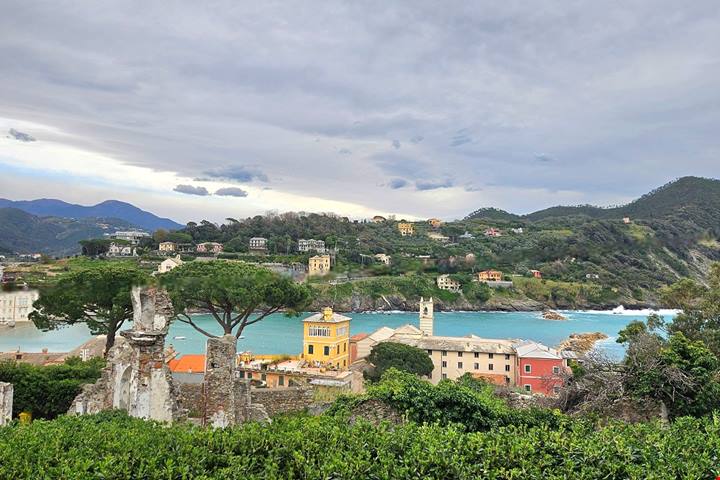 Nel Golfo del Tigullio, una cittadina marittima sospesa tra flutti e montagne promuove l’Italia nel Mondo