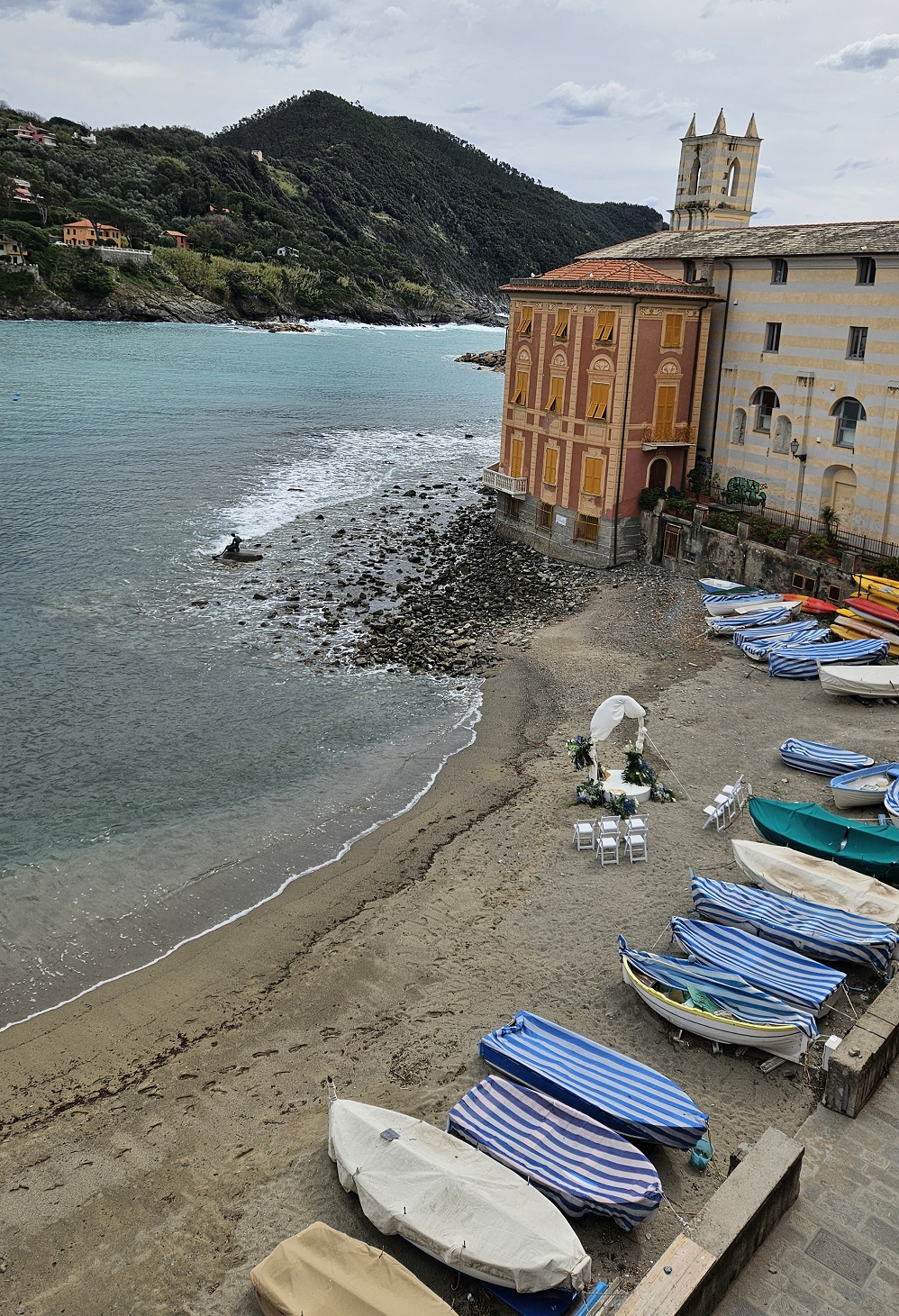 Nel Golfo del Tigullio, una cittadina marittima sospesa tra flutti e montagne promuove l’Italia nel Mondo