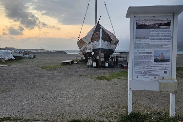 Nel Golfo del Tigullio, una cittadina marittima sospesa tra flutti e montagne promuove l’Italia nel Mondo