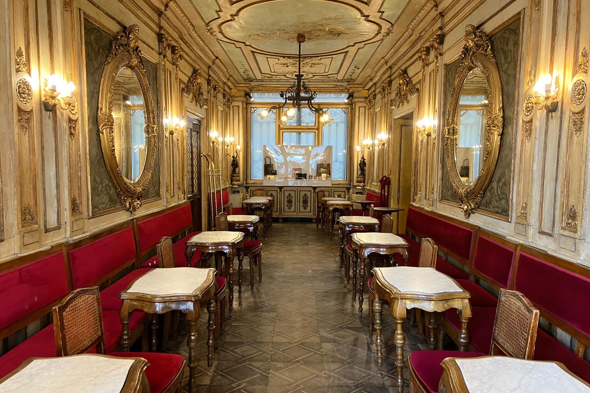 Il caffè più antico del pianeta si trova in Italia: il salotto dei geni che continua a incantare dopo 300 anni