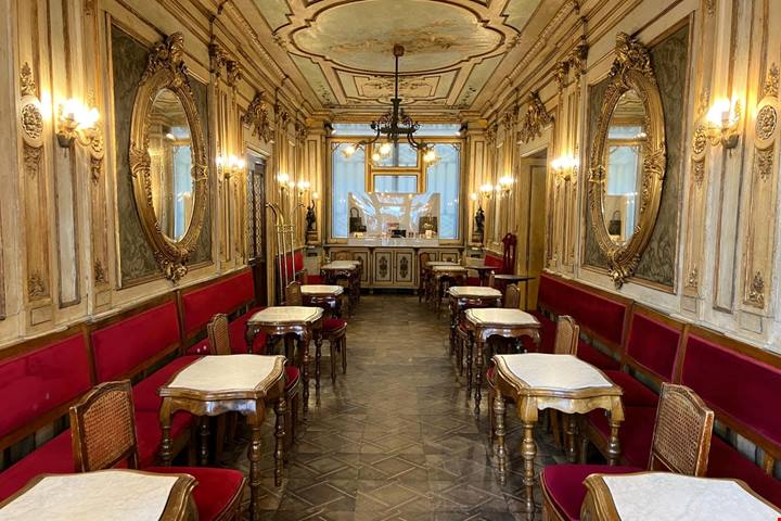Il caffè più antico del pianeta si trova in Italia: il salotto dei geni che continua a incantare dopo 300 anni