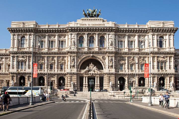 170 metri di stile: questo palazzo è uno dei più grandi della città, ma solo in pochi possono visitarlo